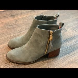 Tommy Hilfiger Gray Booties 5.5